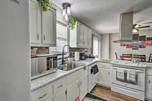 Fridge, microwave, stovetop, dishwasher - Updated Fayetville Townhome-Away-From-Home w/ Yard (Fayetteville)