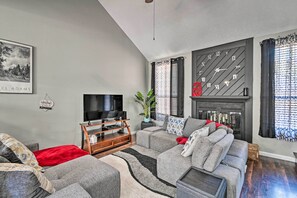 TV, fireplace - Updated Fayetville Townhome-Away-From-Home w/ Yard (Fayetteville)
