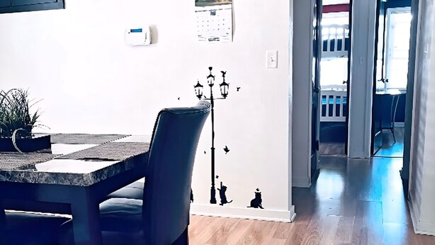 Signature-Apartment | Essbereich im Zimmer