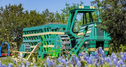 Glamping in Spicewood TX Hill Country~ Cabin 1 The Madison at Green Acres