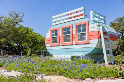 Glamping in Spicewood TX Hill Country~ Cabin 1 The Madison at Green Acres