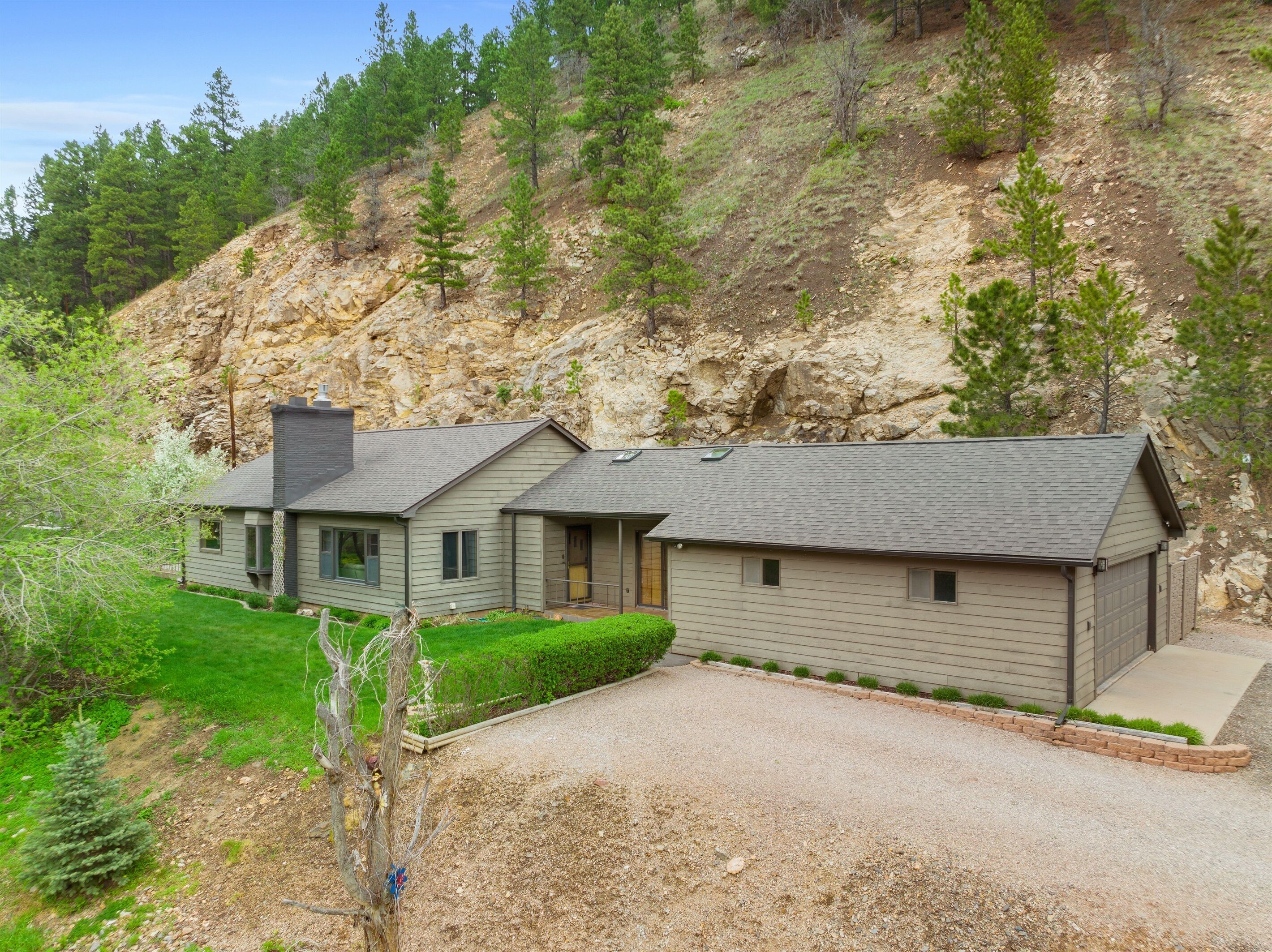 Close to Deadwood, Awesome Backyard, and Game Room