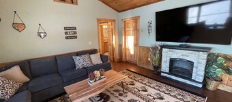Heart Lodge,slg fam sleeps 11, Lakefront great swimming / fishing kayaks, padbd.