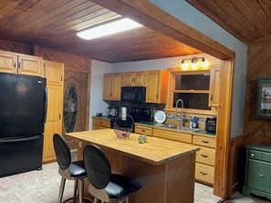 Fridge, microwave, oven, stovetop - Heart Lodge,slg fam sleeps 11, Lakefront great swimming / fishing kayaks, padbd. (Orland)