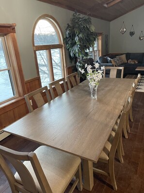 Dining - Heart Lodge,slg fam sleeps 11, Lakefront great swimming / fishing kayaks, padbd. (Orland)