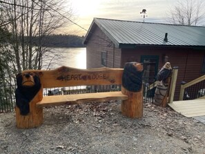 Property grounds - Heart Lodge,slg fam sleeps 11, Lakefront great swimming / fishing kayaks, padbd. (Orland)