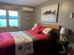 3 bedrooms, iron/ironing board, travel crib, free WiFi - Heart Lodge,slg fam sleeps 11, Lakefront great swimming / fishing kayaks, padbd. (Orland)