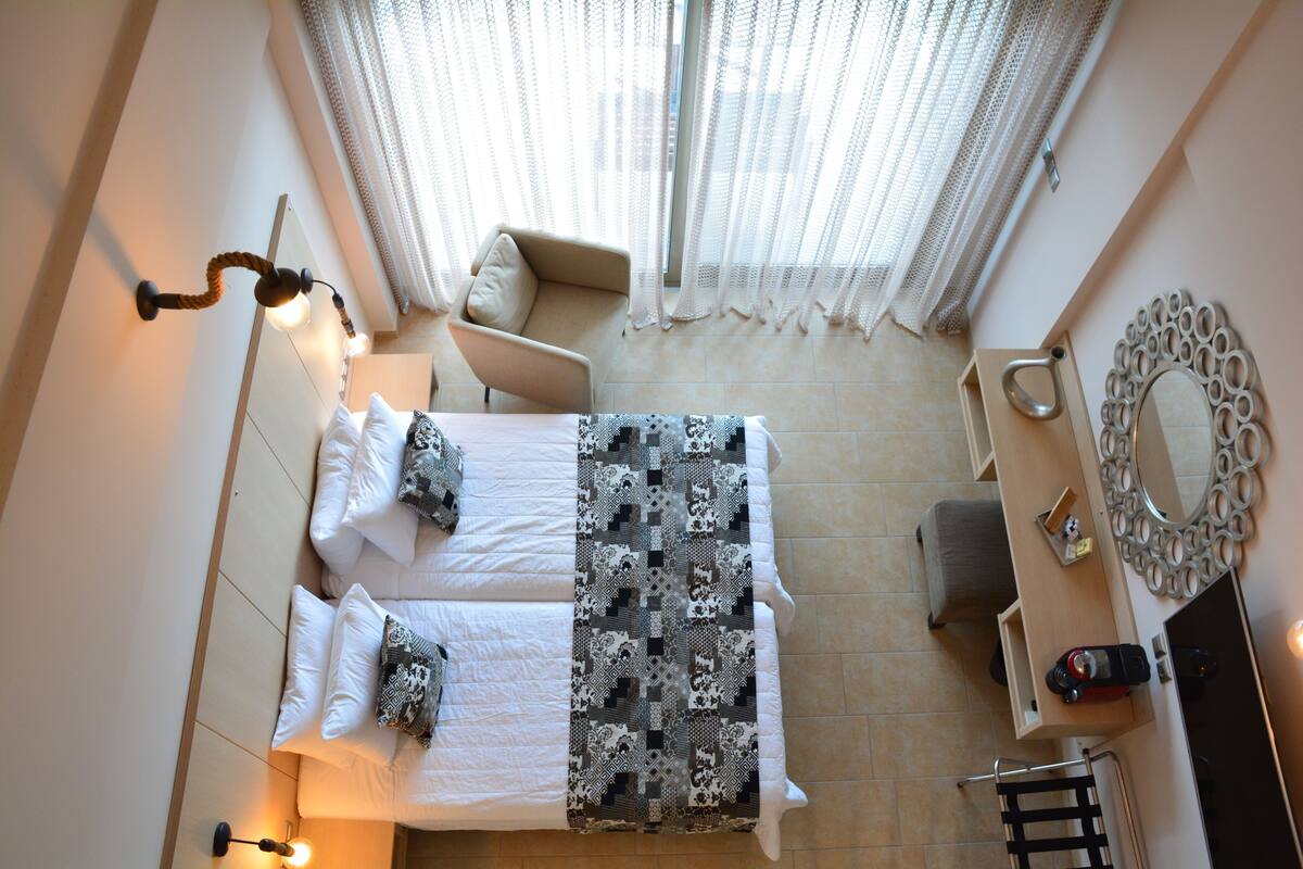 Junior Studio Suite | In-room safe, desk, soundproofing, iron/ironing board
