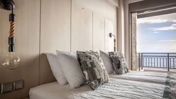 Royal Studio Suite | In-room safe, desk, soundproofing, iron/ironing board