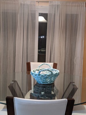 Fridge, microwave, oven, stovetop - Robyn's Nest (North Charleston)