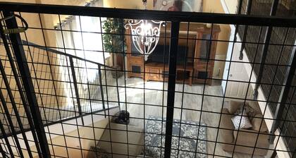 Cozy Home in mid valley, 3 minutes away from outlets.