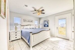 6 bedrooms, iron/ironing board, WiFi, bed sheets - For Fox Sake–Family-Friendly Gulf Escape-Sleeps 22 (Gulf Shores)