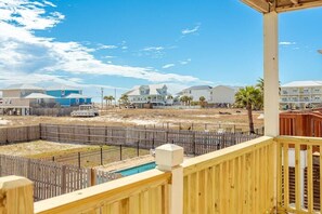 Property grounds - For Fox Sake–Family-Friendly Gulf Escape-Sleeps 22 (Gulf Shores)