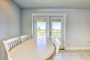 Dining - For Fox Sake–Family-Friendly Gulf Escape-Sleeps 22 (Gulf Shores)