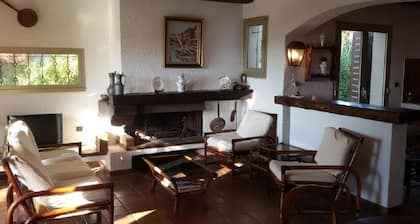 Villa with land, close to the sea, beach, tennis court...