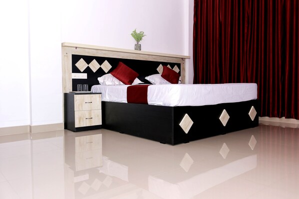 5 bedrooms, in-room safe, desk, free WiFi