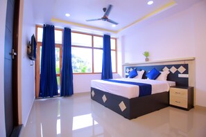 5 bedrooms, in-room safe, desk, free WiFi