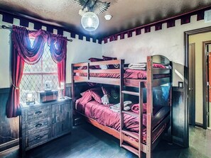 4 bedrooms, desk, iron/ironing board, travel cot