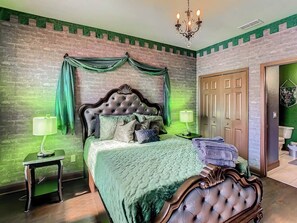 4 bedrooms, desk, iron/ironing board, travel cot