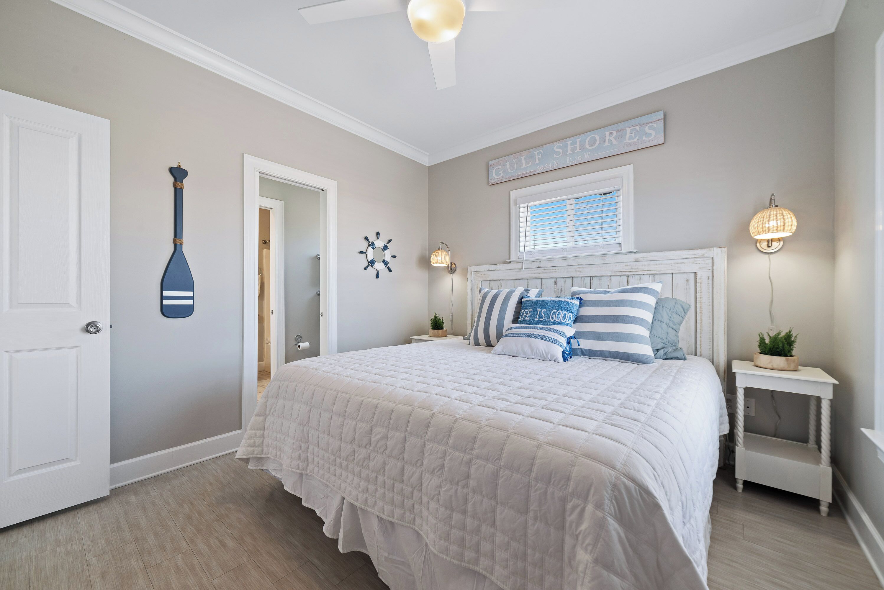 4 bedrooms, desk, iron/ironing board, travel crib