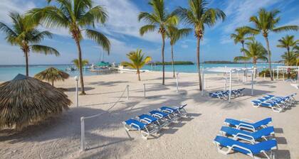 COZY 3-BEDROOM RESIDENTIAL HOUSE KINGBED FULL AC. CASA ENTERA 3-HAB HOT WATER