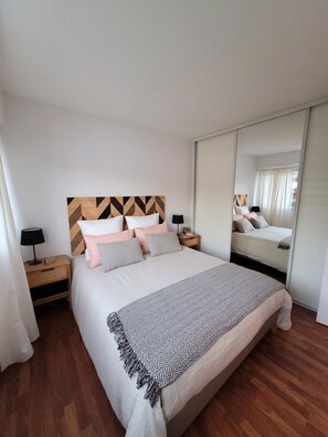 1 chambre, fer et planche à repasser, lit parapluie, Wi-Fi gratuit