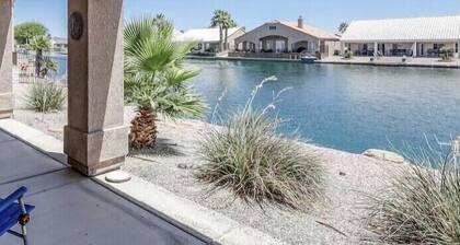 Amazing Waterfront Retreat close to amenity's