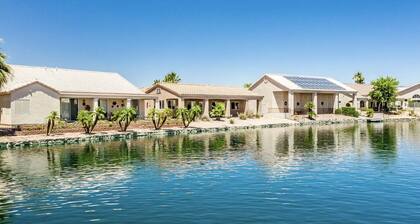 Amazing Waterfront Retreat close to amenity's