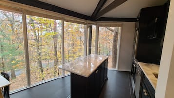 Coffee/tea maker, fridge, microwave, oven