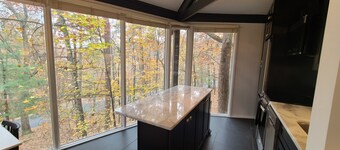 Treetopper. The Perfect Mountain Retreat. Feels like you are in the trees!