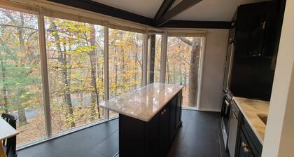 Treetopper. The Perfect Mountain Retreat. Feels like you are in the trees!