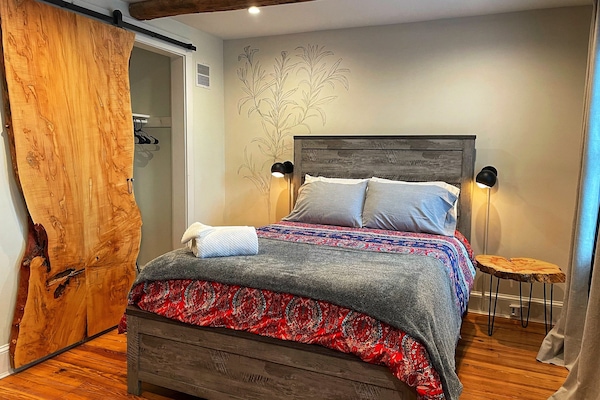 Bedroom #1: Queen size bed and futon