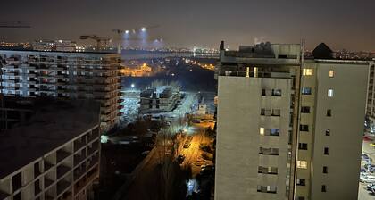 Stunning 2-Room Penthouse Lakeview W11