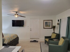 1 bedroom, desk, free WiFi, bed sheets