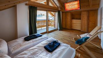 4 bedrooms, iron/ironing board, travel crib, free WiFi