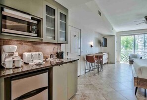 Fridge, microwave, oven, stovetop - 3BR Condo in Sandestin-Beach-Pool-Hot Tub-Gym (Miramar Beach)