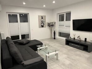 Smart TV, stereo - Stunning 3-Room Penthouse lakeviw with Rooftop Terrace W10+W11 (București)