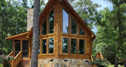 DREHER DREAMS CABIN-LAKEFRONT- + FISHING, KAYAKS,PADDLEBOARDS, 7 BEDS SLEEPS 9!