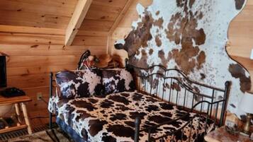 4 bedrooms, desk, iron/ironing board, free WiFi