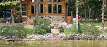 DREHER DREAMS CABIN-LAKEFRONT- + FISHING, KAYAKS,PADDLEBOARDS, 7 BEDS SLEEPS 9! 