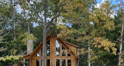 DREHER DREAMS CABIN-LAKEFRONT- + FISHING, KAYAKS,PADDLEBOARDS, 7 BEDS SLEEPS 9!