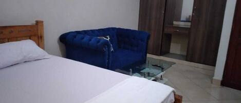 1 室のベッドルーム、WiFi