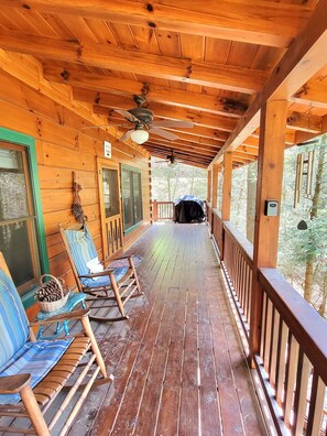 Terrace/patio - LUXURY WATWRVIEW CABIN WITH 2 FIREPLACES (Blue Ridge)