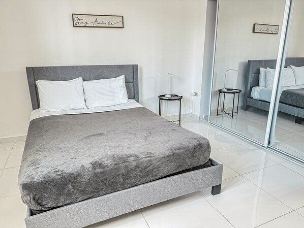 1 chambre, fer et planche à repasser, accès au Wi-Fi (inclus)