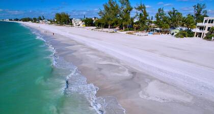 Charming Ground Level Resort Style 3 units Condo of a TRIPLEX- unit A