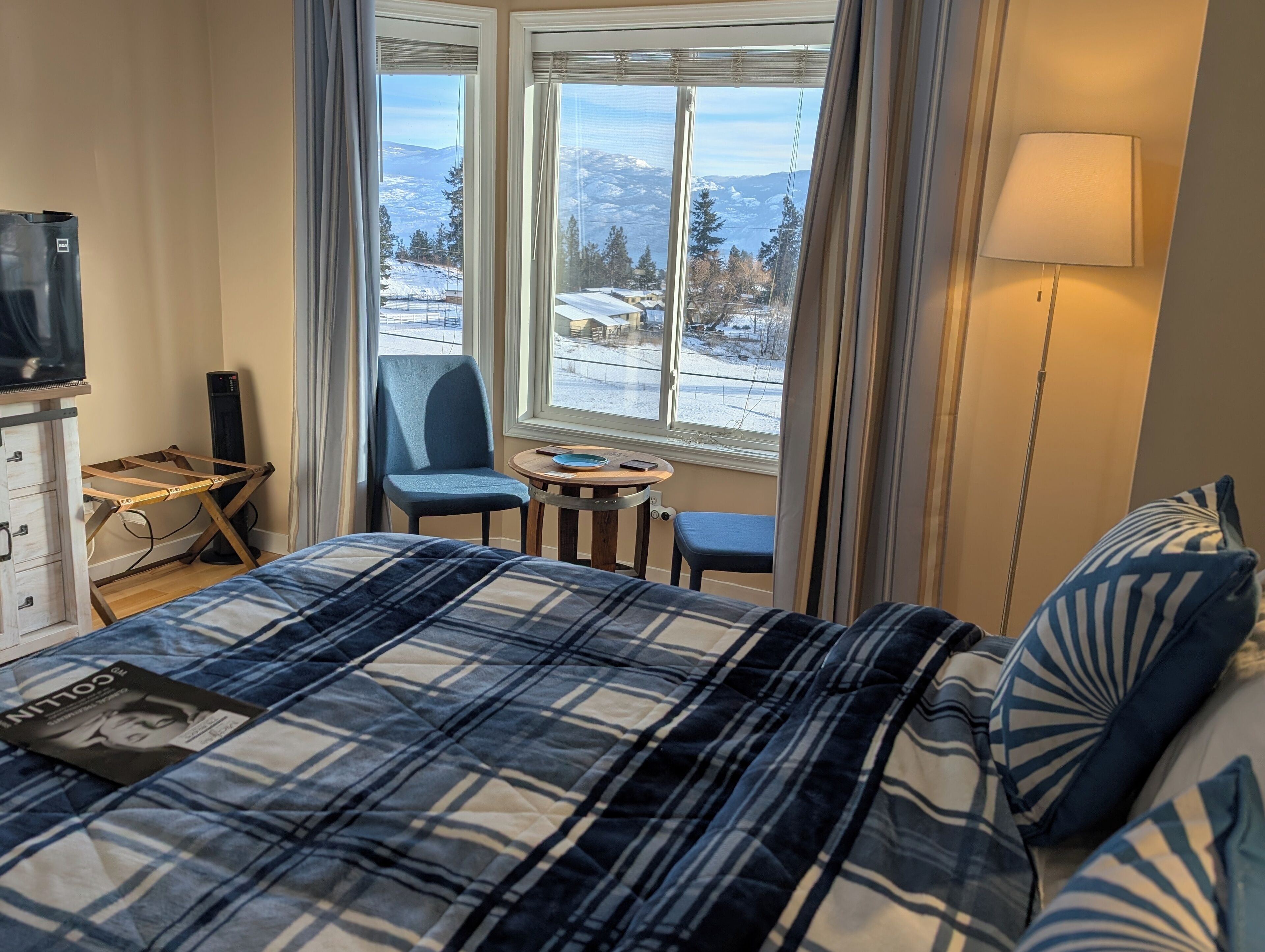 Comfort Double Room, 1 Queen Bed, Shared Bathroom (Not Pet Friendly) | Minibar, décor unique, ameublement unique, fer et planche à repasser