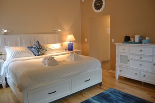 Exclusive Room (Pet Friendly) | Minibar, iron/ironing board (on request), WiFi (free)