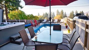 Seasonal outdoor pool, open 8:00 AM to 10:00 PM, pool umbrellas