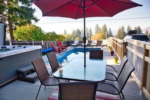 Seasonal outdoor pool, open 8:00 AM to 10:00 PM, pool umbrellas