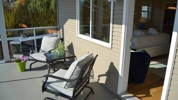 Chambre Double Deluxe, 1 trĂšs grand lit, patio, vue montagne | Terrasse/Patio